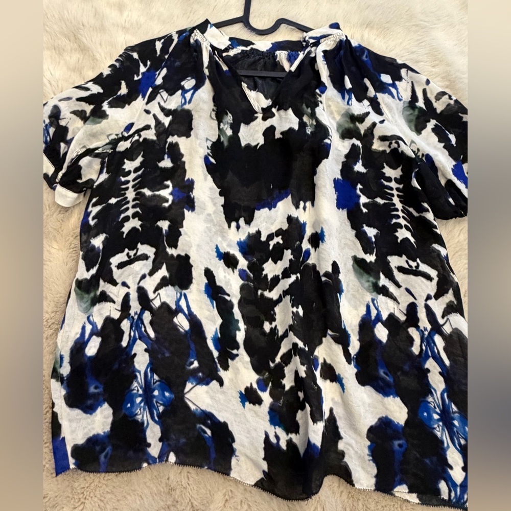 Women’s Blue & Black Abstract Print Top